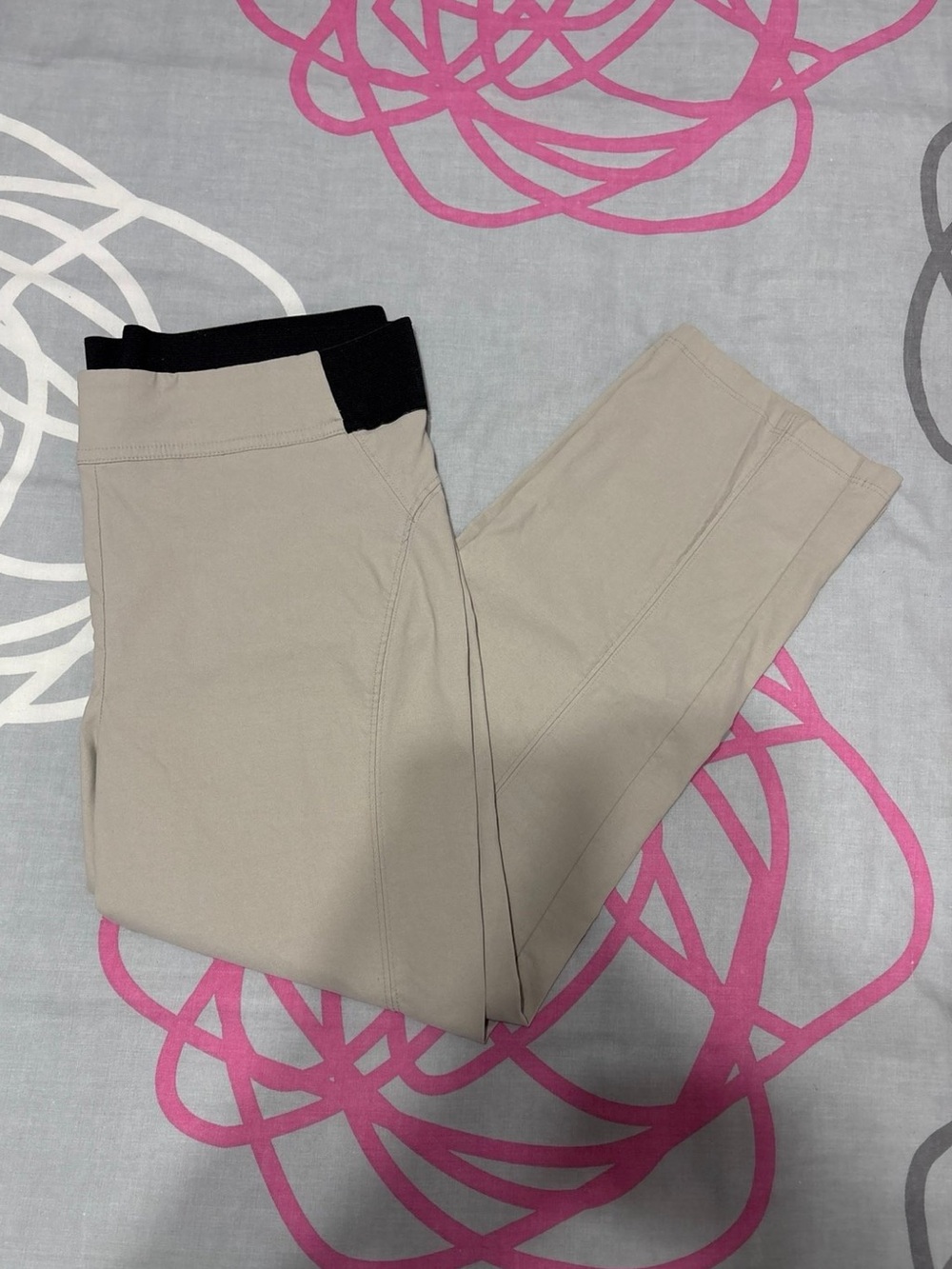 Simply Vera Vera Wang Beige Capri Pants With Black Waistband